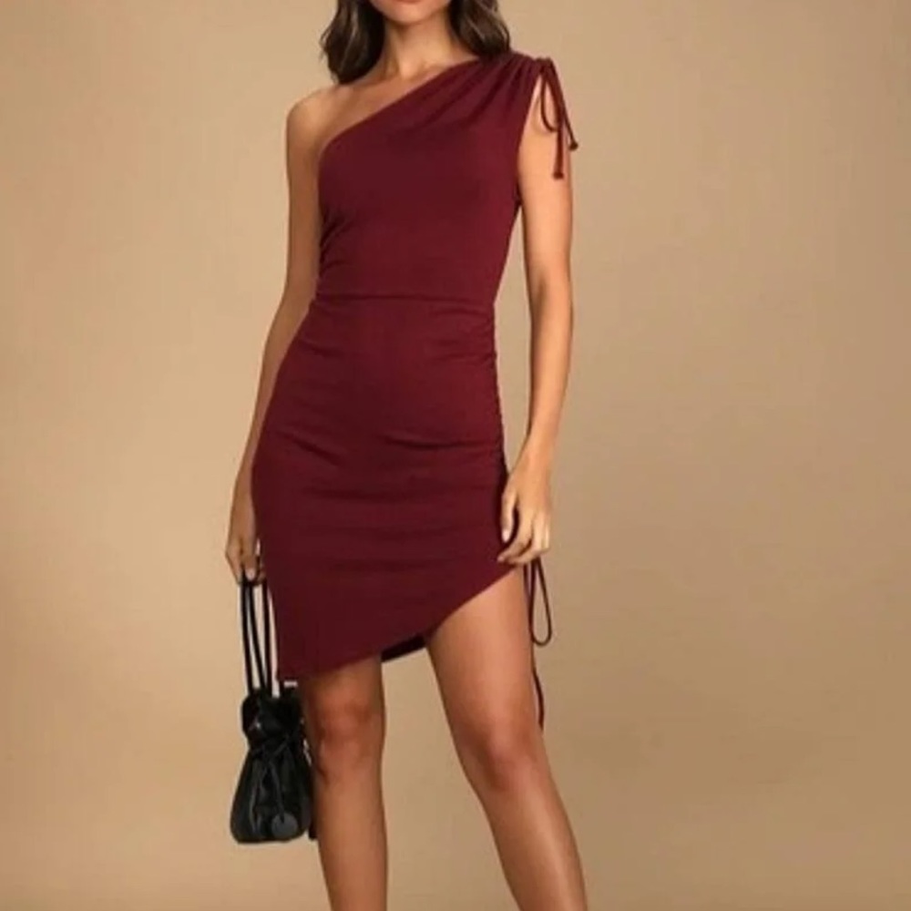 NWT Lulu’s One Shoulder Dress